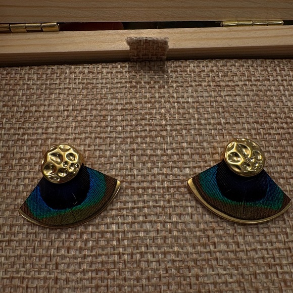 Brackish Aly feather fan earrings - Picture 4 of 5